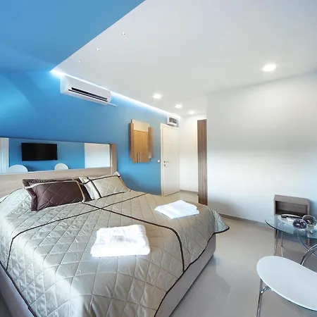 Agent Lux Penzion 4*