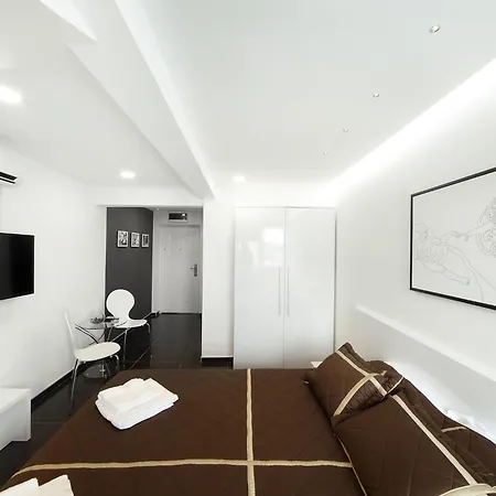 Agent Lux Penzion 4*