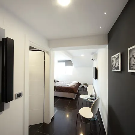 Agent Lux Penzion 4*