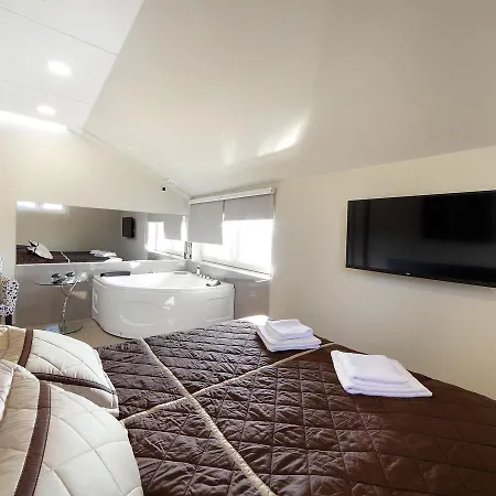 Agent Lux Penzion 4*